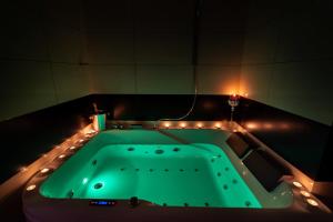 Premium Jacuzzi Apartment