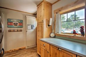 Charming Estes Park Cabin with 2 Private Patios!