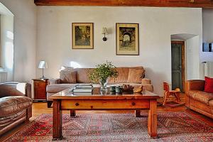 Zuzmó Guesthouse, Jósvafő, Aggtelek National Park - Stylish 150 year old farmhouse for 10 guests