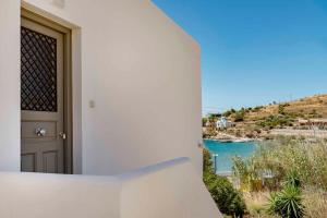 Cozy Beach Apartment with Seaview Syros Greece