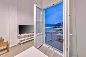 Cozy Beach Apartment with Seaview Syros Greece