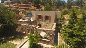 The Garden House only a 2 minute walk from the Picturesque Marine of Vourkari. - Fotiméri