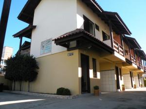 Duplex com ótimo custo x benefício pertinho da Praia de Mariscal