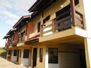Duplex com ótimo custo x benefício pertinho da Praia de Mariscal