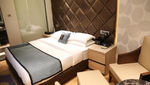 HOTEL V