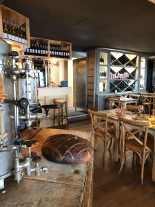 Hotels La Table De Jeanne : photos des chambres