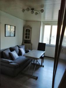 Appartements Appartement Chaudes-Aigues : photos des chambres