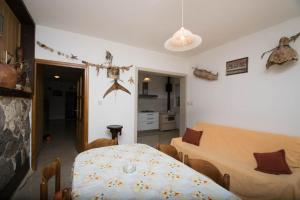 Apartments Delfin with seaview 100 meters from the sea - by TA Leut Agency