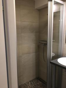 Cosy studio flat in the quiet area with own garden, free parking and direct public transport link to the centre