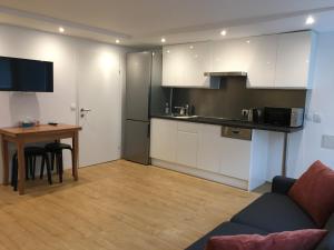 Cosy studio flat in the quiet area with own garden, free parking and direct public transport link to the centre