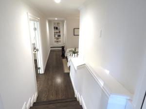 Garden Level Flat in 1885 Queen Anne Victorian Cottage in Alameda