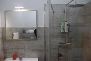 ES - Essential Solution & Emotion Stories (locazione turistica)