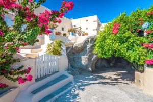 Aloni Cave House Milos Greece