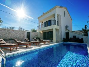 Ferienhaus Stunning Villa with Swimming Pool in Vinjerac Vinjerac Kroatien