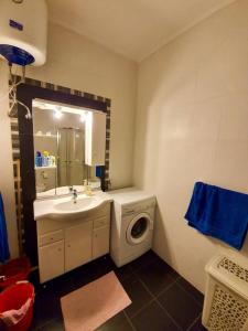 Kennedy Court - PRIME LOCATION - Bus Terminus