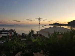 NAFSIKA Apartments - Dáfni