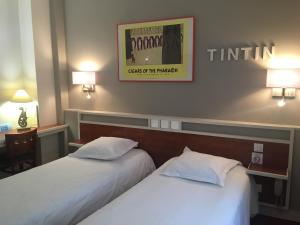 Twin Room with Private Bathroom room in Hôtel Restaurant LE MONARQUE