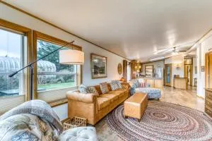 Pacific View Escape - King Salmon