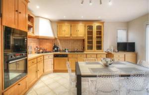 Cozy Home In Algajola With Wifi