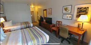 Queen Room with Two Queen Beds - Disability Access/Non-Smoking room in Country Inn & Suites by Radisson Chambersburg PA