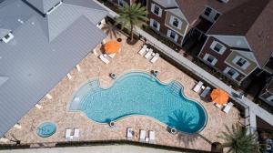 Deluxe Villa room in 4 BR 4 BA Villa 5min to Disney Parks BBQ & Hot Tub