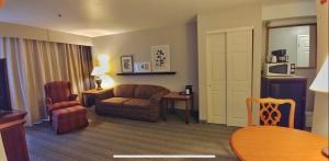 One-Bedroom King Suite - Disability Access/Non-Smoking room in Country Inn & Suites by Radisson Chambersburg PA