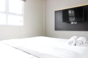 Elegant 2BR Gateway Pasteur Apartment near Exit Toll Pasteur By Travelio