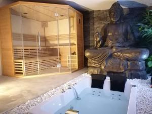 Appartements Jacuzzi Sauna Privatif Fecamp : Appartement Supérieur avec Sauna