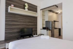 Fully Parquette City View Studio Apartment at M-Town Residence By Travelio