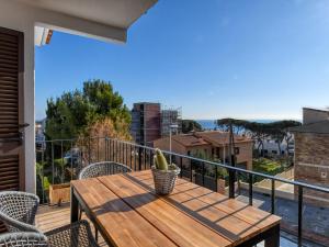 Refurbished apartment calella de pal. beach 250mts