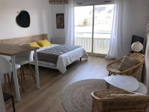 Appartements Studio neuf , a 2 pas de la plage et du port : photos des chambres