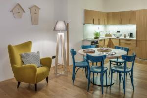 4 Trees Apartments by Adrez