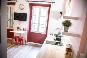 LE PETIT AVIGNONNAIS - APHRODITE - INTRAMUROS - CENTER -