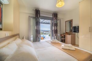 Apartment with Terrace and Sea View