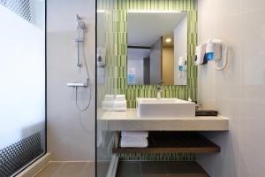 Holiday Inn Express Bangkok Sukhumvit 11 Hotel In Bangkok Easy Online Booking Holiday Inn Express Bangkok Sukhumvit 11 Hotel In Bangkok Easy Online Booking