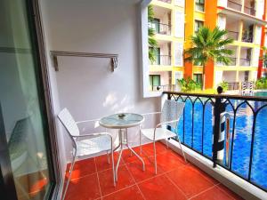 D14 Venetian Condo Resort Pattaya Pool Connected Netflix