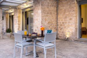 Apartment with Terrace and Sea View