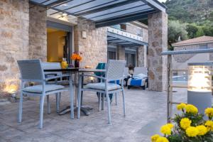 Apartment with Terrace and Sea View