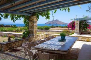 Villa Petradi (150 meters from the sea) Paros Greece