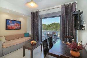 Apartment with Balcony and Sea View