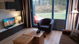 Appartementen t STRANDHUYS en DE VUURTOREN, met VERWARMD ZWEMBAD, eigen KEUKEN, ZONNIG TERRAS nabij DORP, DUINEN en STRAND