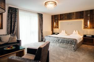 Two-Bedroom Suite room in Wellnesshotel Cervosa