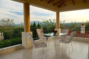 Luxury villa with a swimming pool in Lefkochoara, Messinias