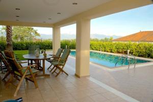 Luxury villa with a swimming pool in Lefkochoara, Messinias