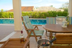 Luxury villa with a swimming pool in Lefkochoara, Messinias