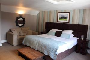 Standard Suite room in The Cricketers Arms