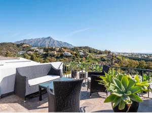 Ferienhaus CASA BILGOLA LUXURY 3 BEDROOM HOUSE AT LA QUINTA GOLF COURSE OCEAN and MOUNTAIN VIEW Benahavís Spanien