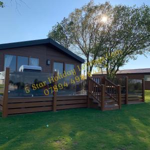 Ferienhaus Hideaway 2-8 Berth, Luxury Lakeside Lodge, Fishing Jetty, Hot Tub! Tattershall Grossbritannien