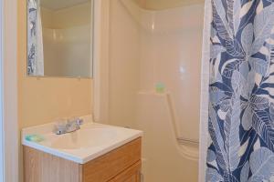 Deluxe Queen Studio  room in The Crossings Ocean City