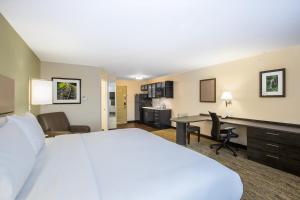 King Studio Suite room in Candlewood Suites - Omaha Millard Area an IHG Hotel